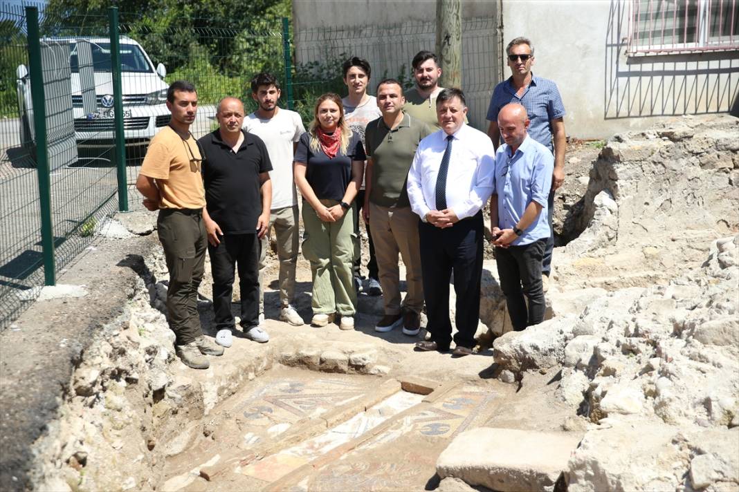 Ordu Fatsa'da, tarihi iki manastırda yapılan kazılarda in- situ mozaiğine ulaşıldı 9