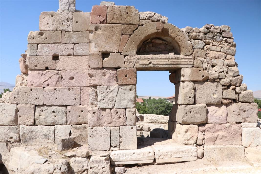 Tyana Antik Kenti'nde sekizgen planlı kilise gün yüzüne çıkarılıyor 8