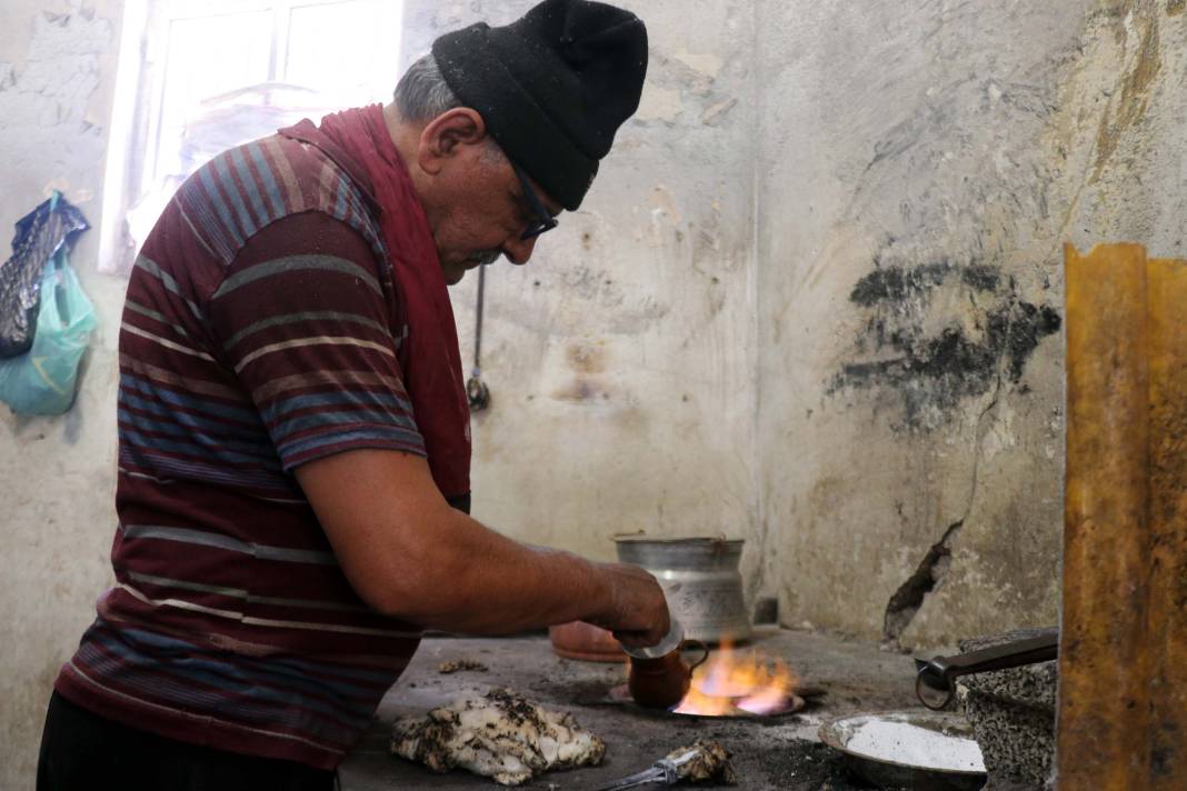 65 yıllık kalaycı 120 derece sıcaklıkta eskiyen bakırları yeniliyor 1