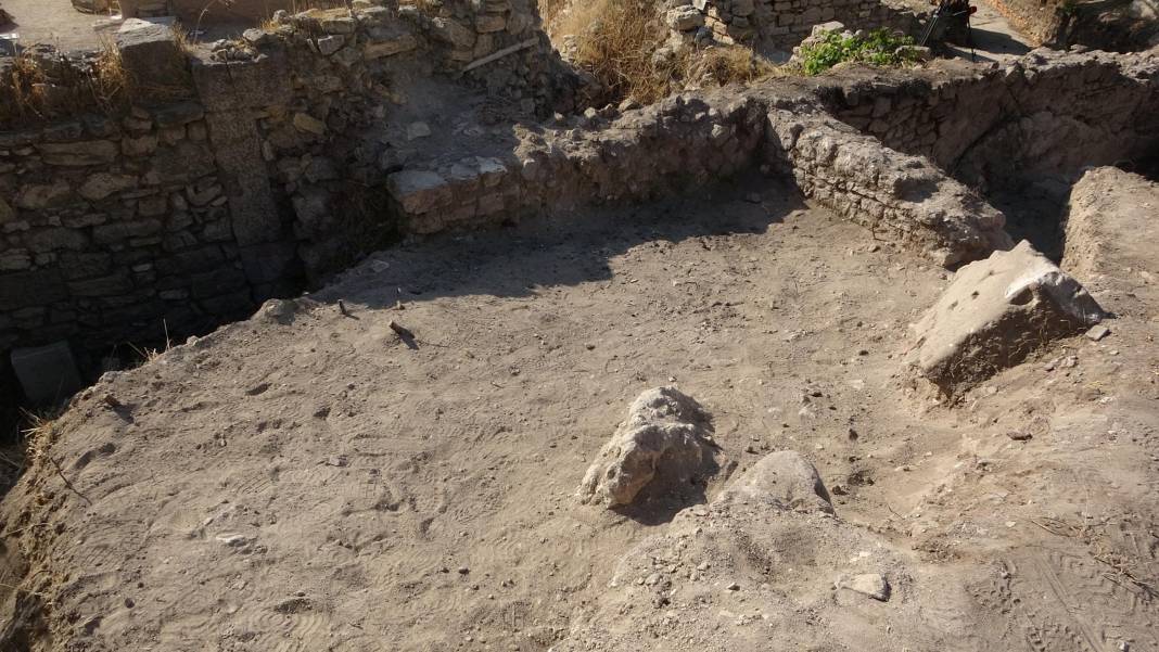 Alexandria Troas Antik Kenti'nde, 1800 yıllık mimari yapılar gün yüzüne çıkarılıyor 4