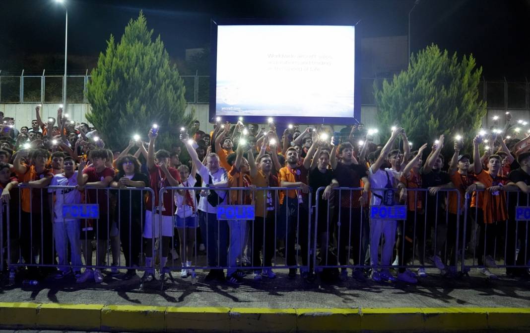 Victor Osimhen İstanbul'a geldi, ilk üçlüsünü çektirdi 11