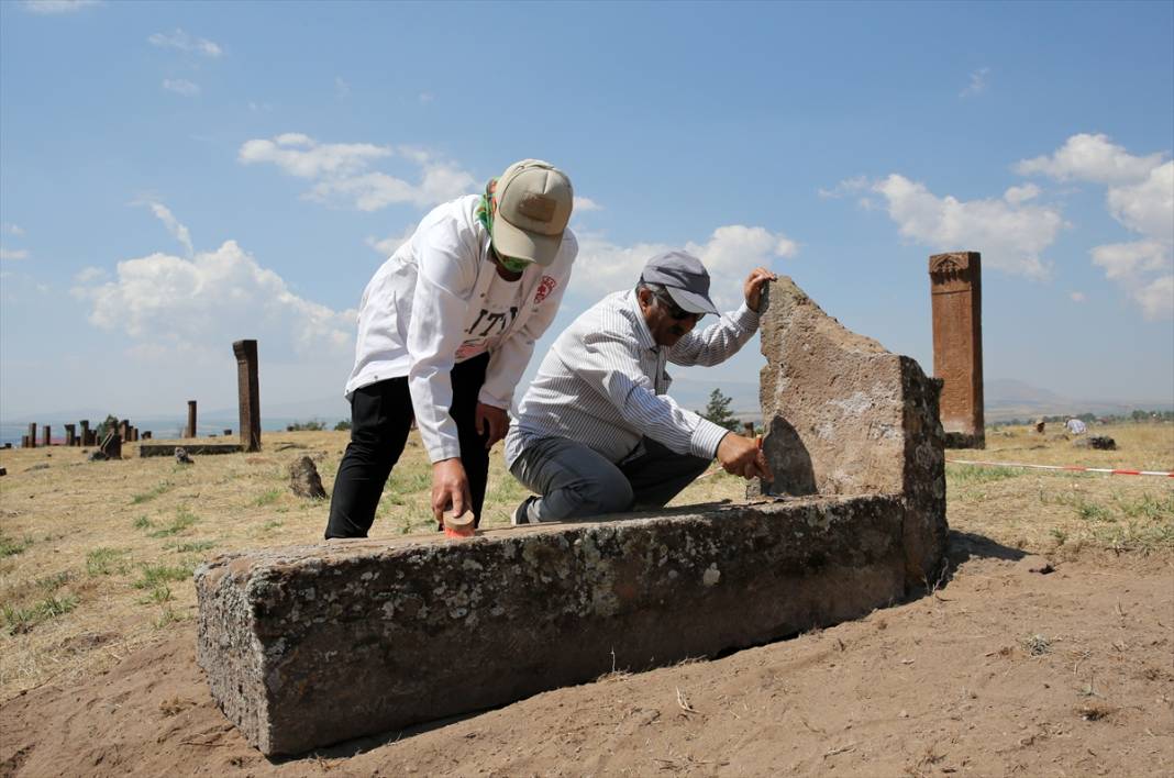 Selçuklu Meydan Mezarlığı'nda tahrip olan 80 mezar taşı restore edildi 12