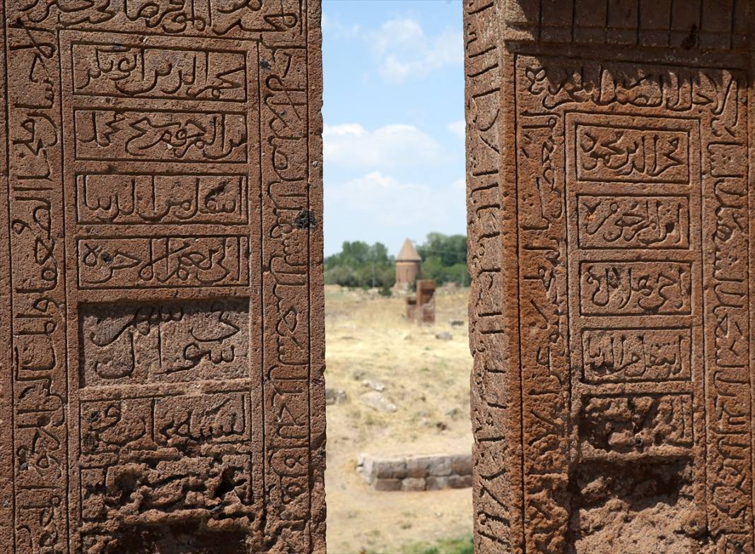 Selçuklu Meydan Mezarlığı'nda tahrip olan 80 mezar taşı restore edildi 1