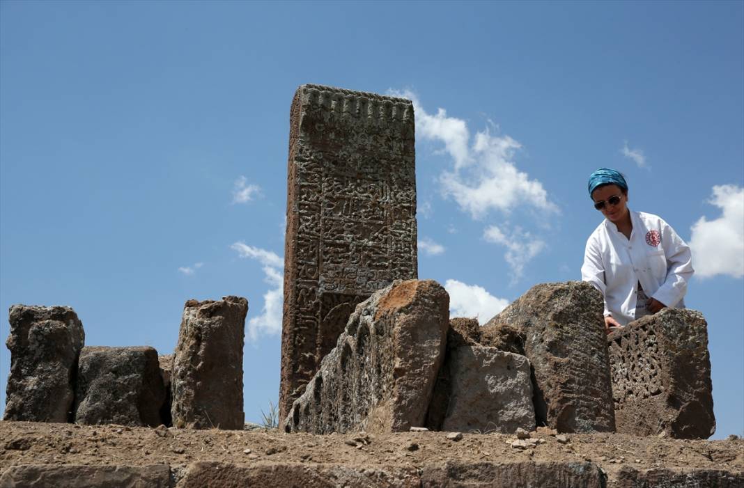 Selçuklu Meydan Mezarlığı'nda tahrip olan 80 mezar taşı restore edildi 19