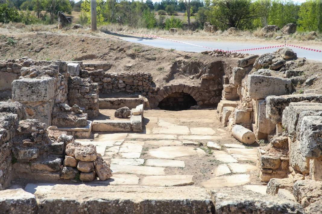 Sebaste Antik Kenti'nde Orta Bizans Dönemi'ne ait 9 mezar bulundu 5