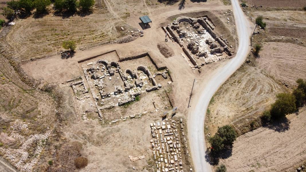 Sebaste Antik Kenti'nde Orta Bizans Dönemi'ne ait 9 mezar bulundu 11