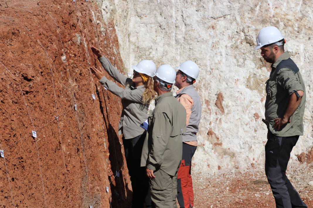 İki hendek açıldı, Hatay'da Ölü Deniz Fay Zonu inceleniyor: '7 üzerinde deprem üretebilir' 3