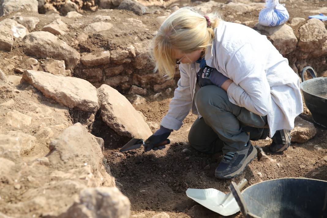 Sefertepe'de 10 bin yıl öncesine tarihlenen süs eşyaları bulundu 2