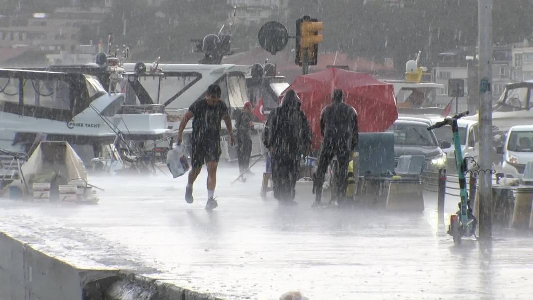 İstanbul'daki sağanak yağıştan görüntüler 2