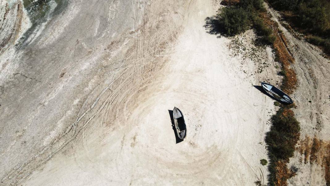 Ege Bölgesi'nin en büyük doğal gölü Bafa kuruyor: Sular 30 metre çekildi 8