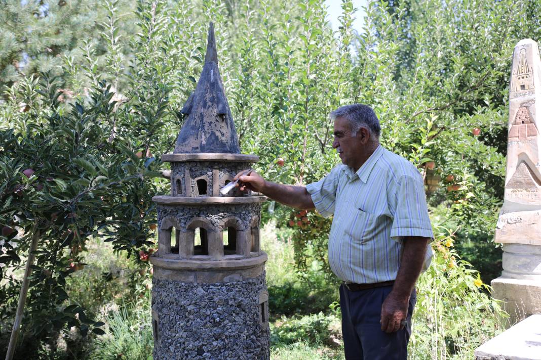 Ahlat taşından yaptığı minyatürlerle bahçesini müzeye dönüştürdü 4