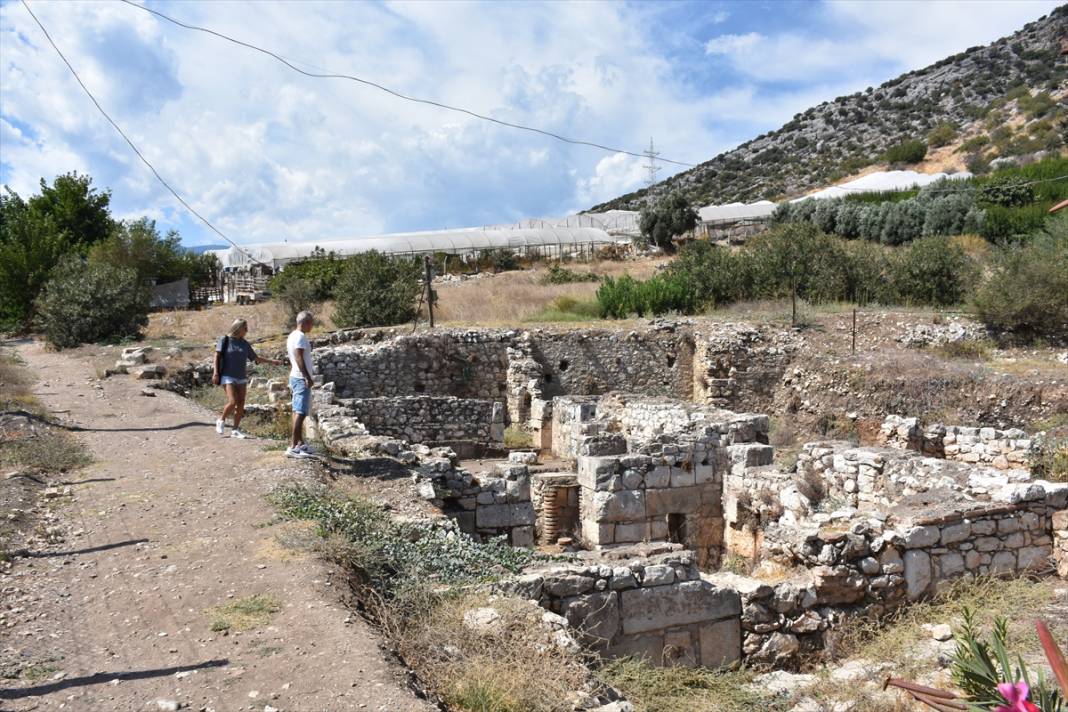 Limyra Antik Kenti'nin içinden akan su, ziyaretçileri cezbediyor 11