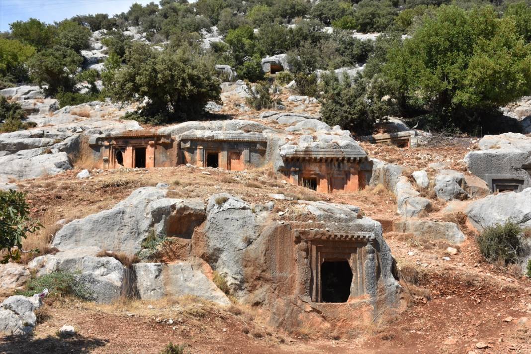 Limyra Antik Kenti'nin içinden akan su, ziyaretçileri cezbediyor 5