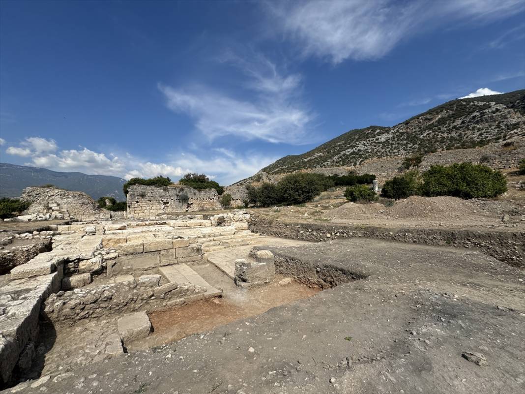 Limyra Antik Kenti'nin içinden akan su, ziyaretçileri cezbediyor 7