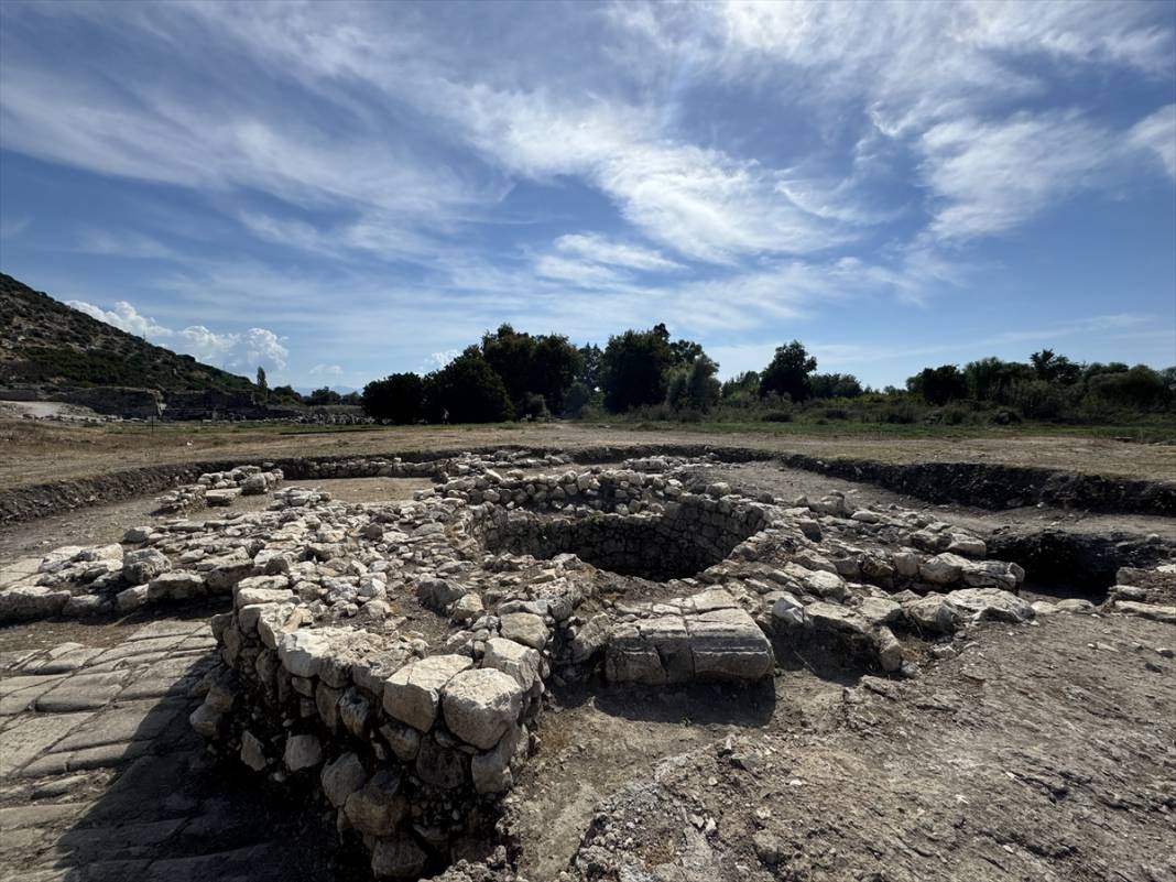 Limyra Antik Kenti'nin içinden akan su, ziyaretçileri cezbediyor 4