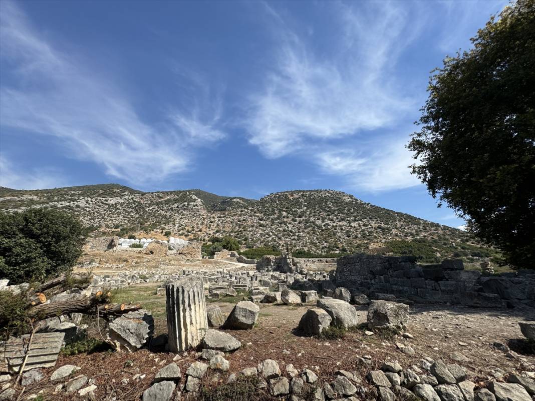 Limyra Antik Kenti'nin içinden akan su, ziyaretçileri cezbediyor 1