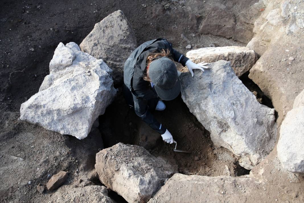 Eski Ahlat Şehri Kalesi'ndeki kazılarda su sarnıcı ortaya çıkarıldı 9