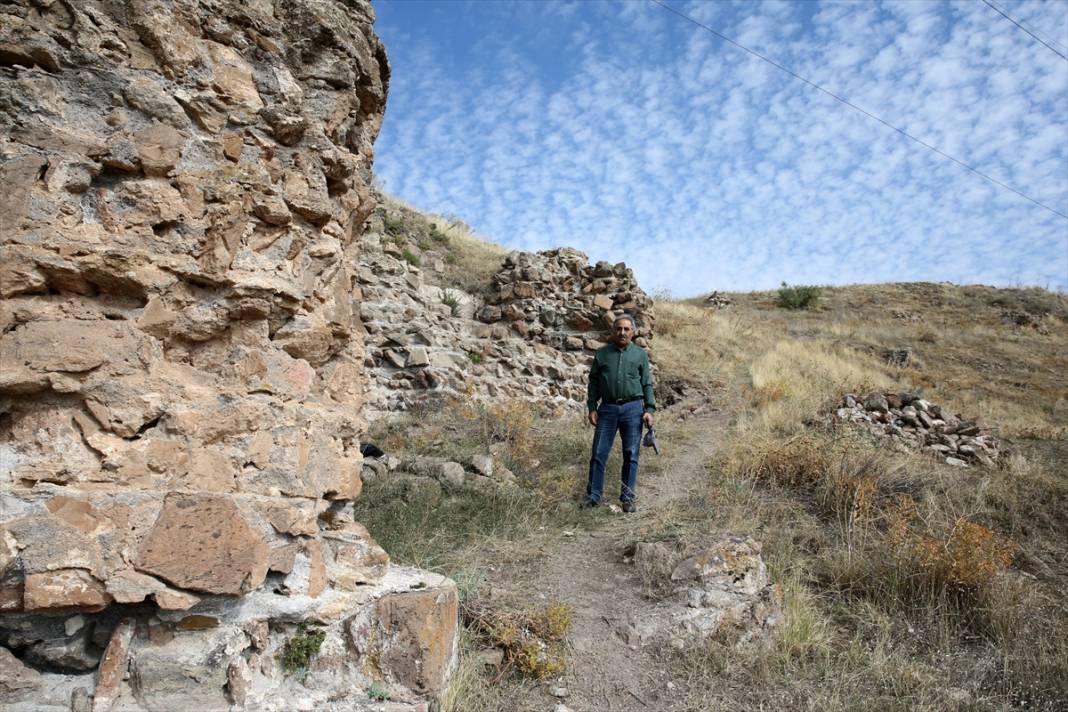 Eski Ahlat Şehri Kalesi'ndeki kazılarda su sarnıcı ortaya çıkarıldı 4