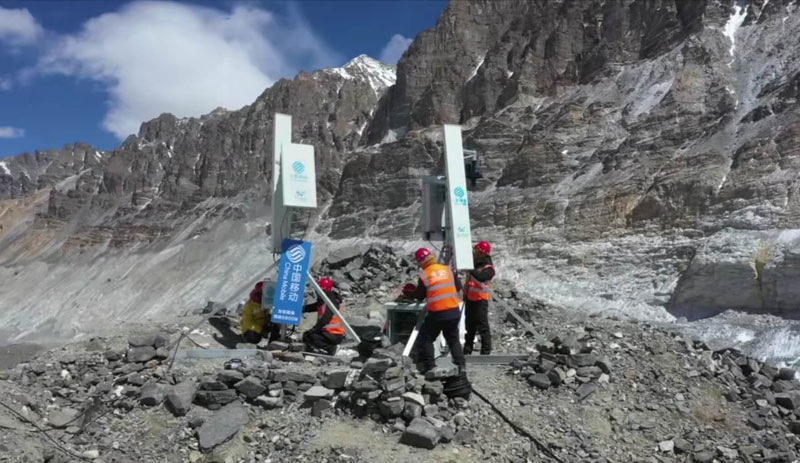 Everest'in tepesine 5G antenleri kuruldu