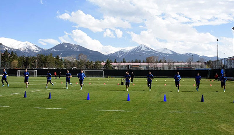 Erzurumspor'da 11 kişinin koronavirüs testi pozitif çıktı