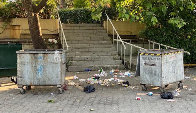 Türkiye'de 'normalleşme': Caddebostan'a çöpler geri döndü