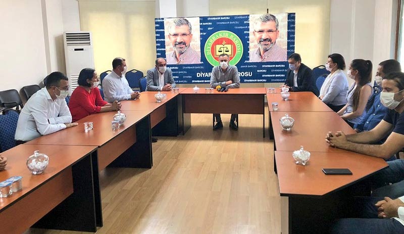 HDP, 'Darbeye karşı demokrasi yürüyüşü'nü ziyaretlerle sürdürüyor
