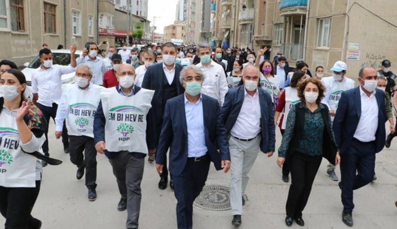 'Darbeye karşı demokrasi yürüyüşü' Adana'ya ulaştı