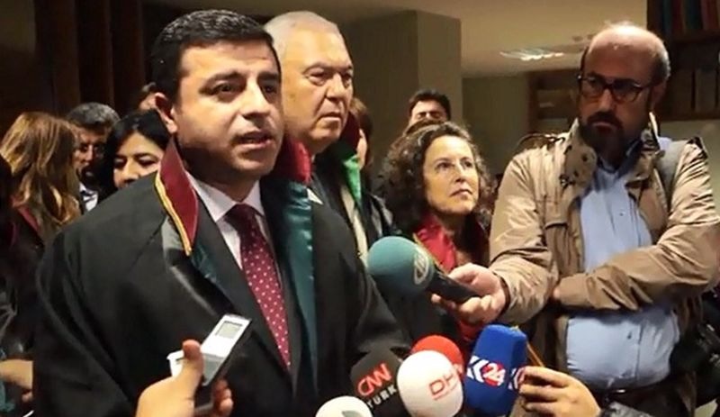 Demirtaş: Bir avukat olarak baro başkanlarının engellenmesini kınıyorum