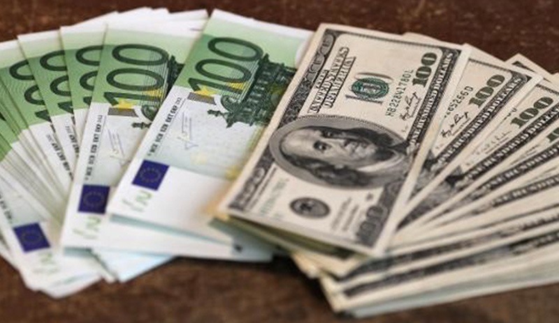 Euro dolara karşı dört ayın en yüksek seviyesini gördü, AB anlaşması sonrası dengelendi