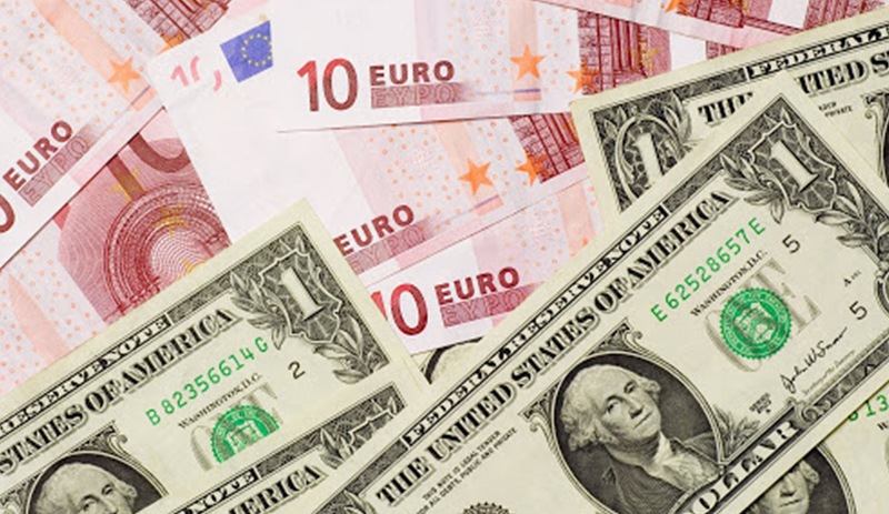 Dün akşamki dalgalanmanın ardından dolar ve euro yeniden hareketlendi