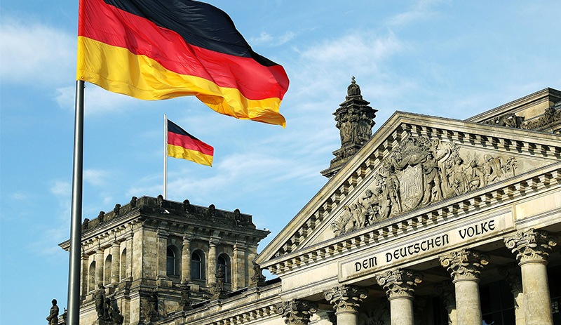 Almanya ekonomisi ikinci çeyrekte rekor seviyede daraldı