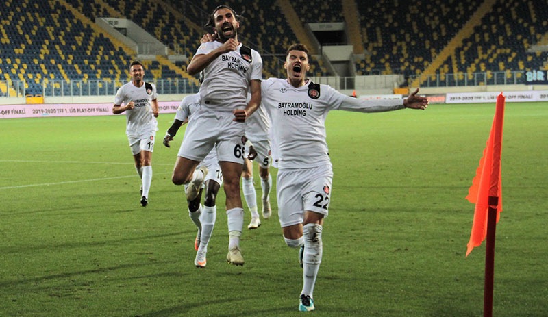 Karagümrükspor Süper Lig'e yükseldi