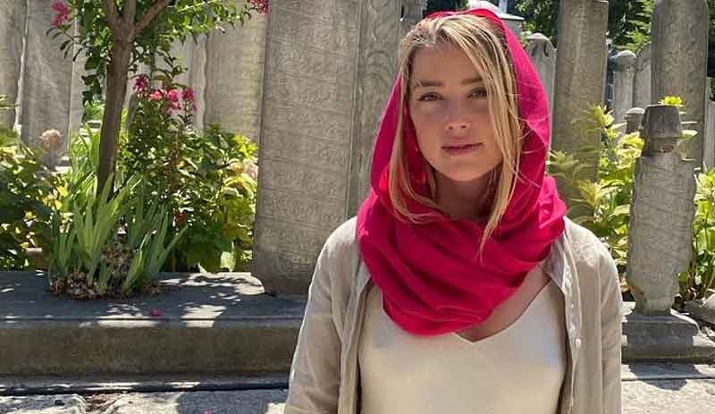 Hollywood oyuncusu Amber Heard'ten Ayasofya ziyareti