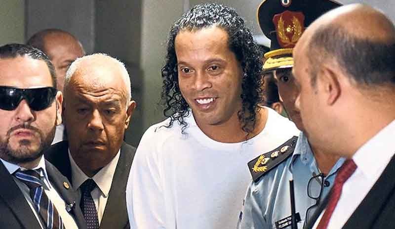 Sahte pasaportla tutuklanan Ronaldinho artık özgür