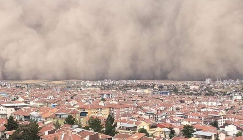 Ankara'da kum fırtınası, ilçe karanlığa büründü: 6 yaralı