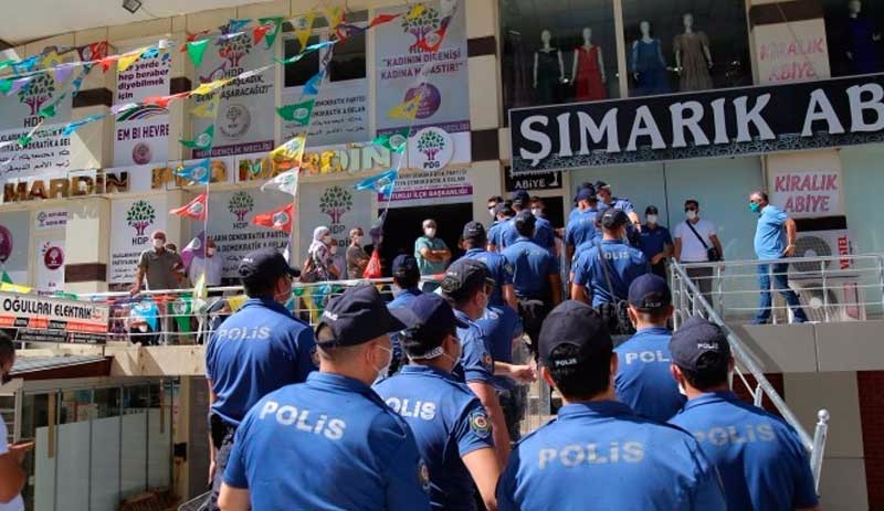 Mardin’de HDP'ye 'merdivenler kamu malı' engellemesi