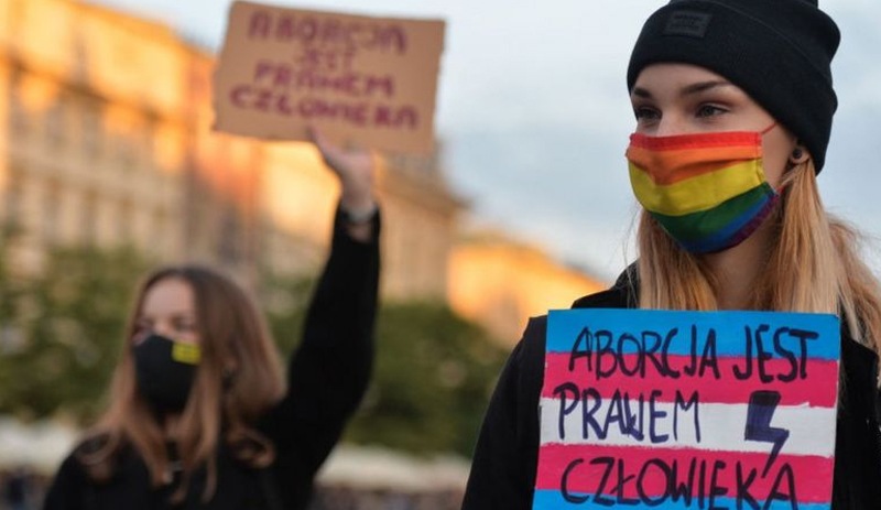 Polonya'da kürtaj yasası daha da katılaştı: Kusurlu fetüsü aldırmak yasaklandı
