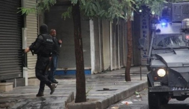 Diyarbakır'da çok sayıda avukat gözaltına alındı: Biat etmeyeceğiz!