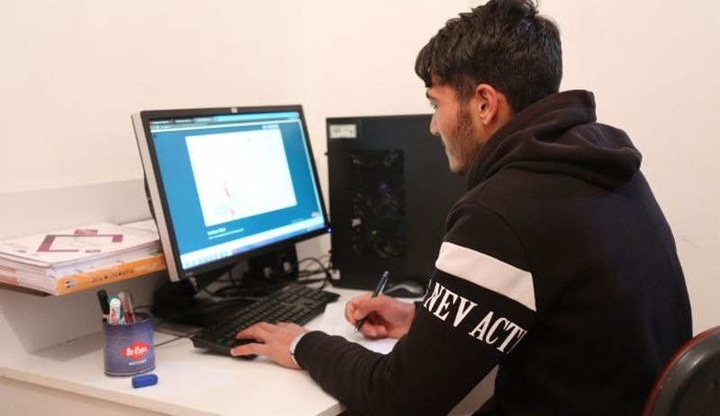 Bilgisayarı ve interneti olmayan çocuk, online eğitim için Erzurum’dan Ankara’ya geldi