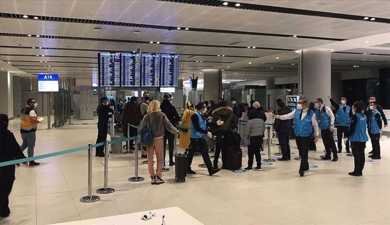 İngiltere'den Türkiye'ye gelen yolculara test yapıldı: Karantinada kalacaklar
