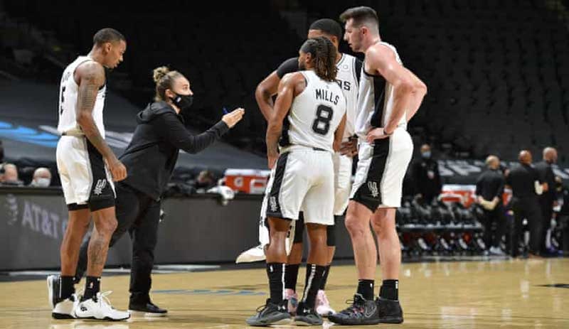 Becky Hammon NBA'de görev yapan ilk kadın baş antrenör oldu