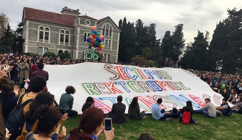 Boğaziçili öğrencilerden videolu 'kayyım rektör' protestosu