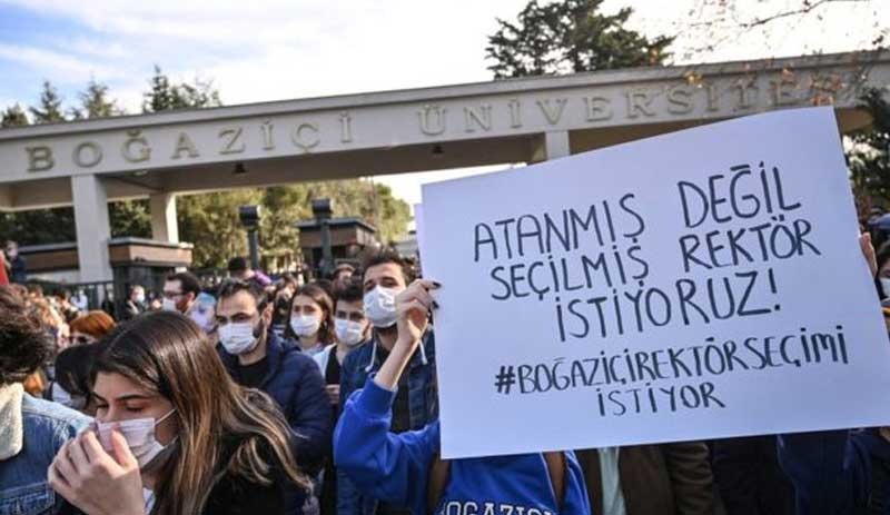 AKP'li Rektör Melih Bulu, canlı yayında protesto edildi