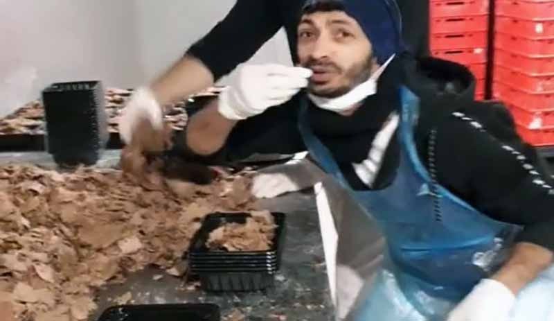 Hazır döner paketleyen iki çalışanın paylaştığı video tepki çekti