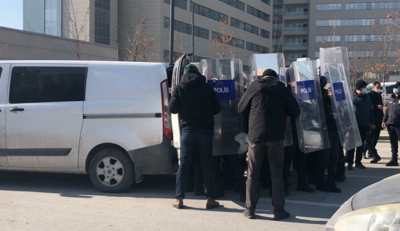 Ankara'da özlük haklarını isteyen sağlık emekçileri gözaltına alındı