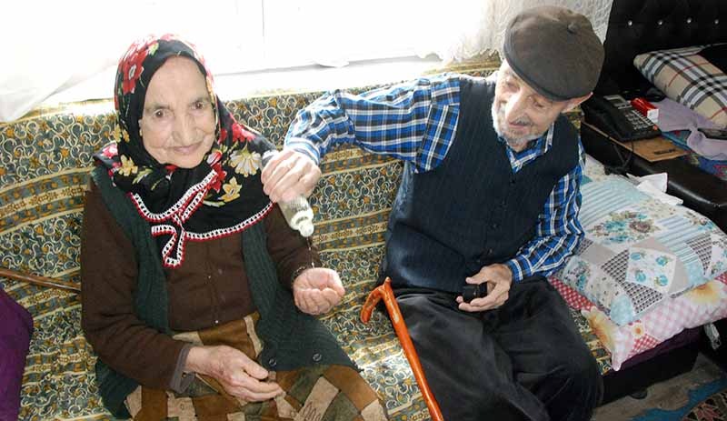 70 yıldır evli çiftten gençlere tavsiye