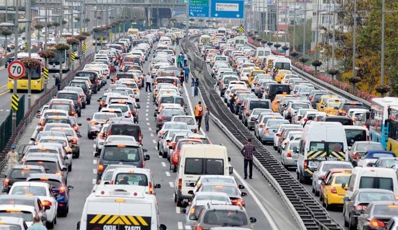 İstanbul'da trafik yoğunluğu yüzde 74'e ulaştı