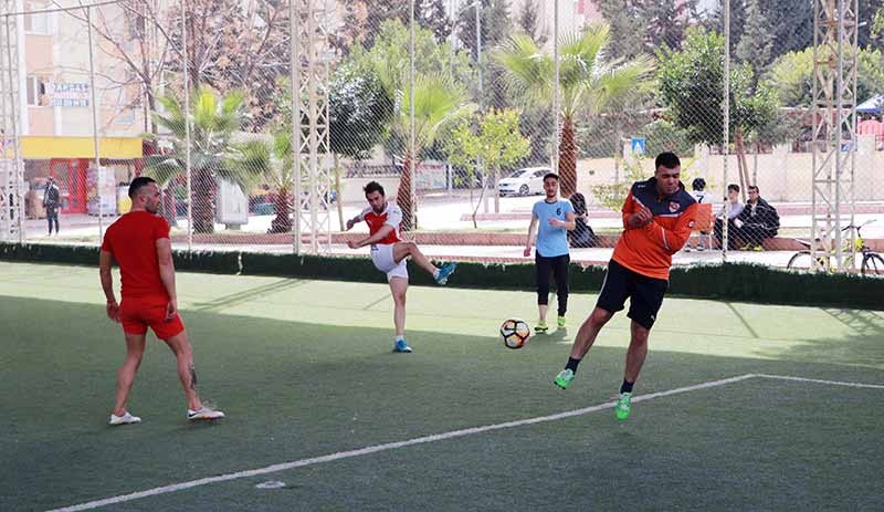 Kısıtlama kalkınca halı sahalara koşanlara uyarı: Ani ölümlere neden olabilir