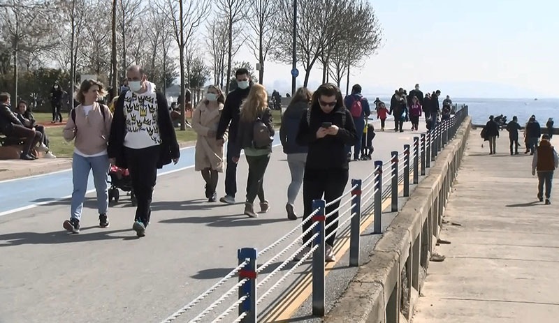 İstanbul'da salgına rağmen Cumartesi yoğunluğu yaşandı