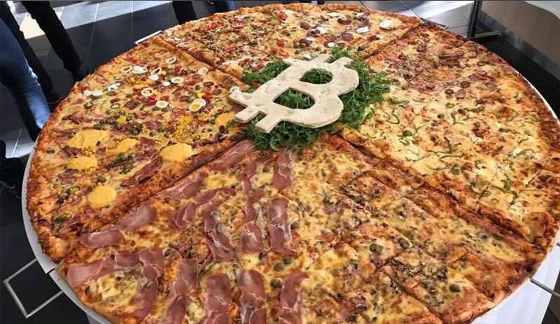 Bitcoin hızla yükselince iki pizzaya 613 milyon dolar ödemiş oldu